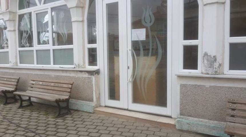 İmamdan dolaplı önlem! Camiye gelenlerin girememesi için...