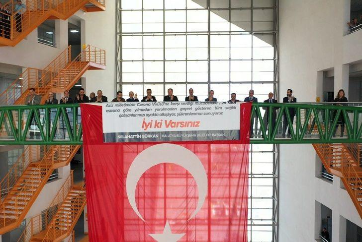 Büyükşehir personellerinden sağlık çalışanlarına destek G1