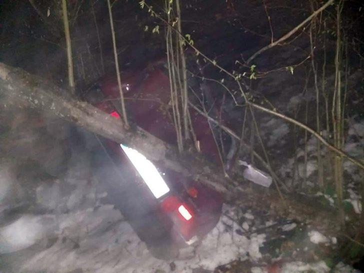 Otomobil uçuruma yuvarlandı: 1 ölü, 1 yaralı G2