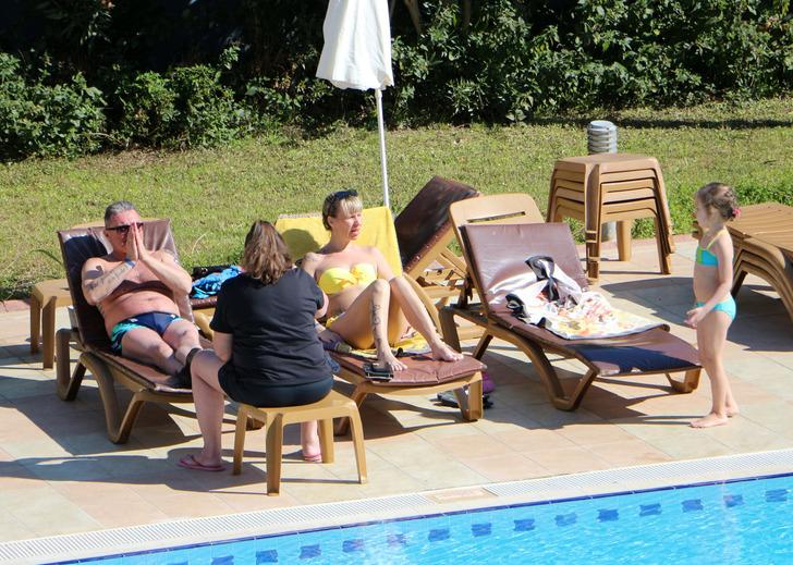 Türkiye'deki turistler ülkelerine dönmek istemiyor G1