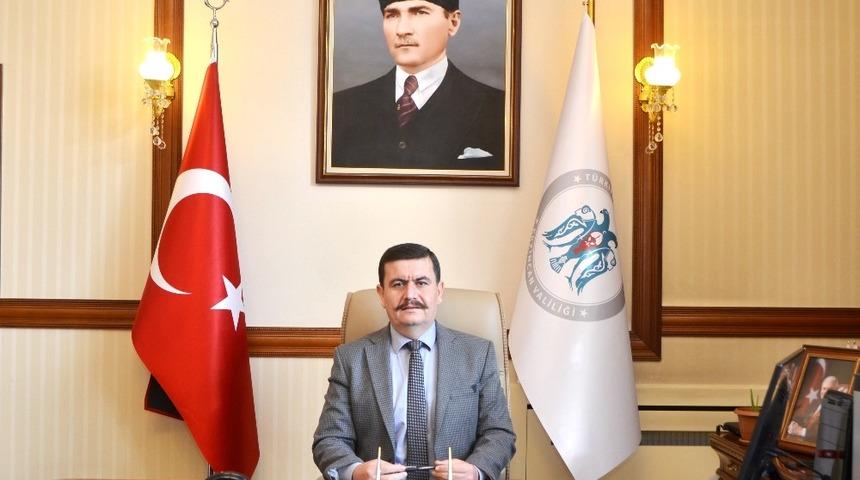 Vali Ali Arslantaş: &ldquo;&Ccedil;i&ccedil;eklerin a&ccedil;tığı, insanların yaşam sevincine sarıldığı g&uuml;n olan Nevruz&rsquo;un başta &uuml;lkemiz olmak &uuml;zere t&uuml;m d&uuml;nyaya sağlık, huzur, bereket ve g&uuml;zellikler getirmesini temenni ederim&rdquo;