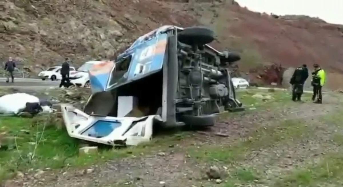 Siirt&rsquo;te devrilen minib&uuml;ste maddi hasar meydana geldi