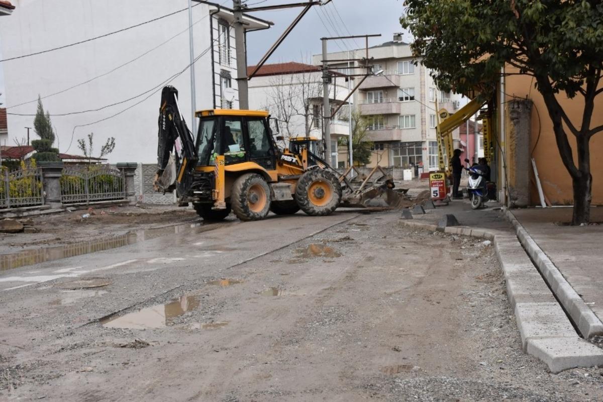 Erenler Belediyesi ekipleri alt yapı ve &uuml;st yapı &ccedil;alışmaları devam ediyor