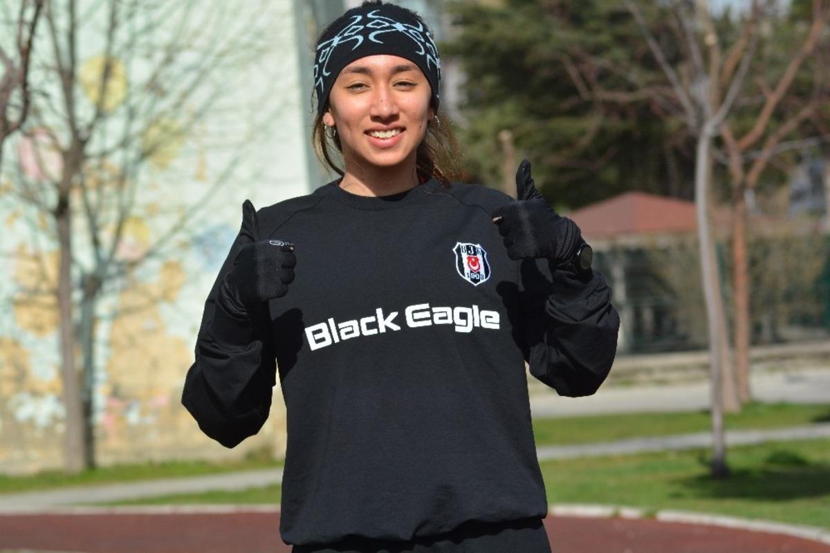 (&Ouml;ZEL) Pistlerin şampiyonu azmetti, spor hekimi olmayı hedefliyor