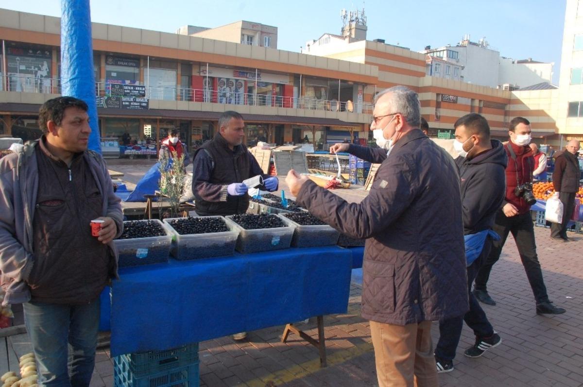 Keşan pazar yerinde maske ve eldiven ile korona vir&uuml;s &ouml;nlemi