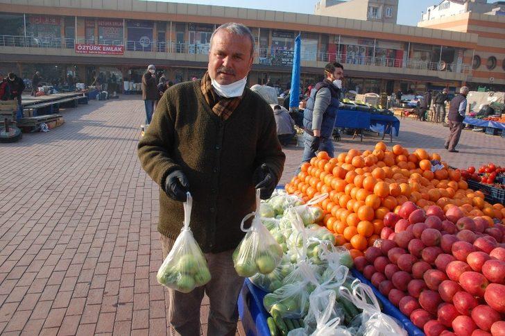 Keşan pazar yerinde maske ve eldiven ile korona virüs önlemi G2