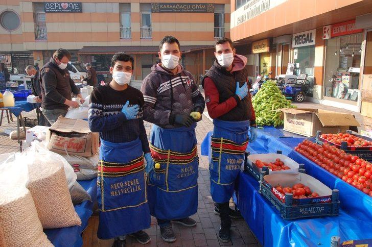 Keşan pazar yerinde maske ve eldiven ile korona virüs önlemi G5