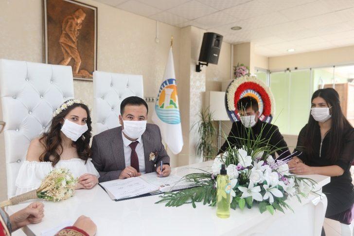 Mersin’de maskeli nikah G4