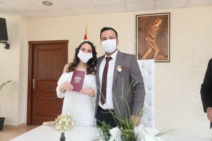 Mersin’de maskeli nikah G5