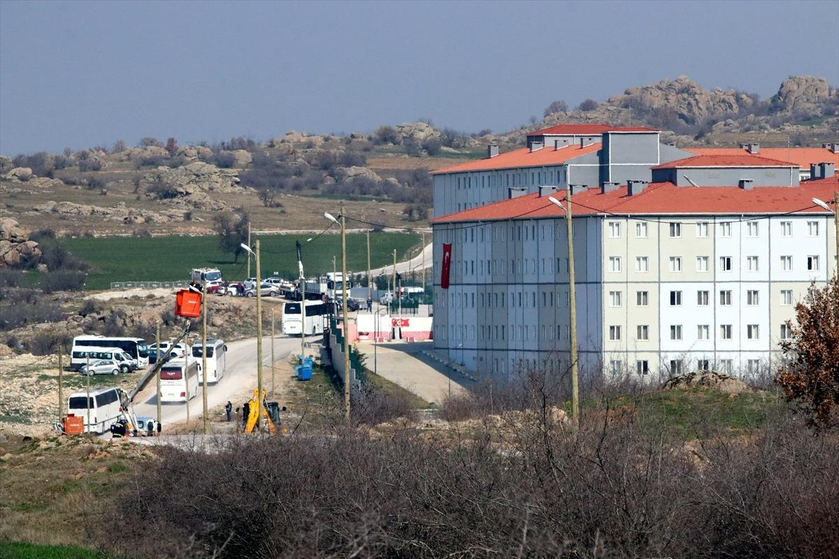 Yurt dışından gelen yolcular Kırklareli'nde &ouml;ğrenci yurtlarına yerleştirildi