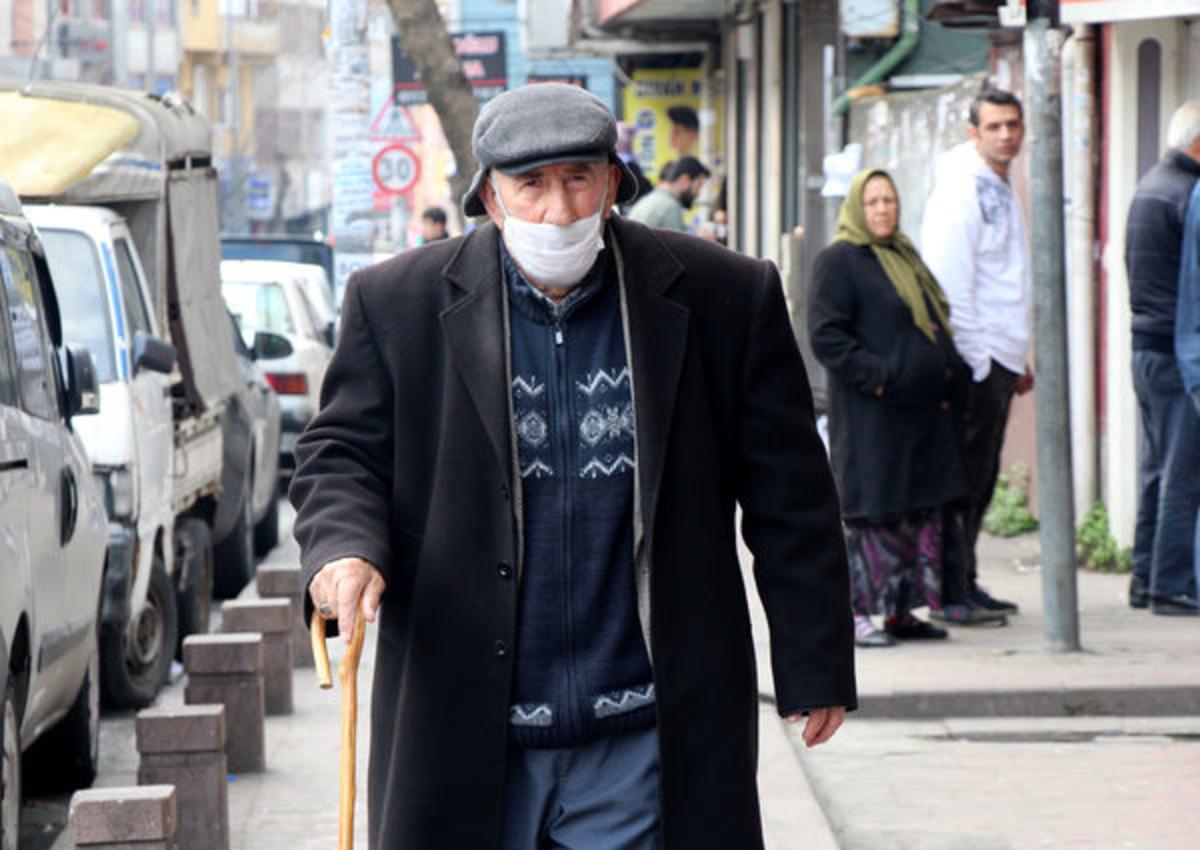 İstanbul'da emekli maaşını &ccedil;eken yaşlı adama gasp dehşeti