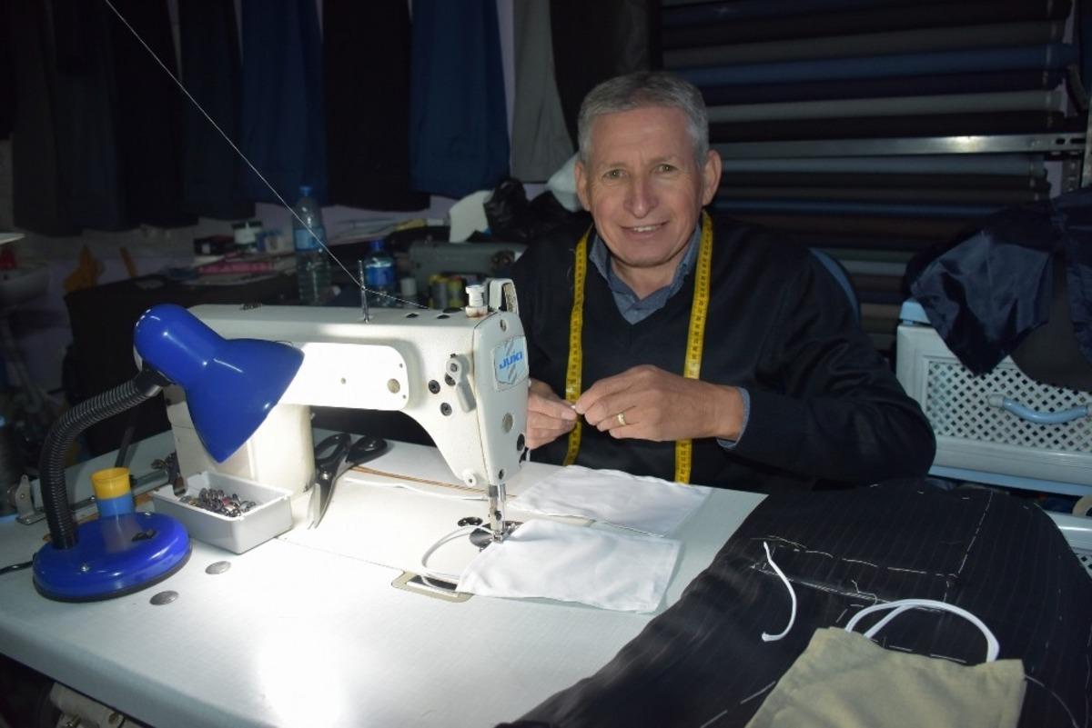 40 yıllık terzi koruyucu maske &uuml;retimine başladı