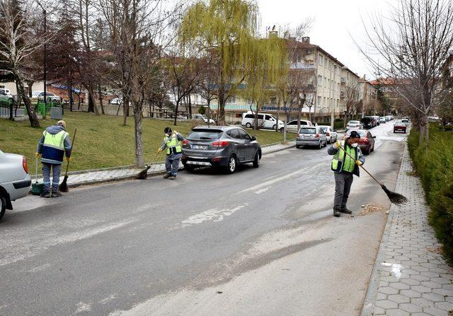 Tepebaşı’nda bahar temizliği devam ediyor