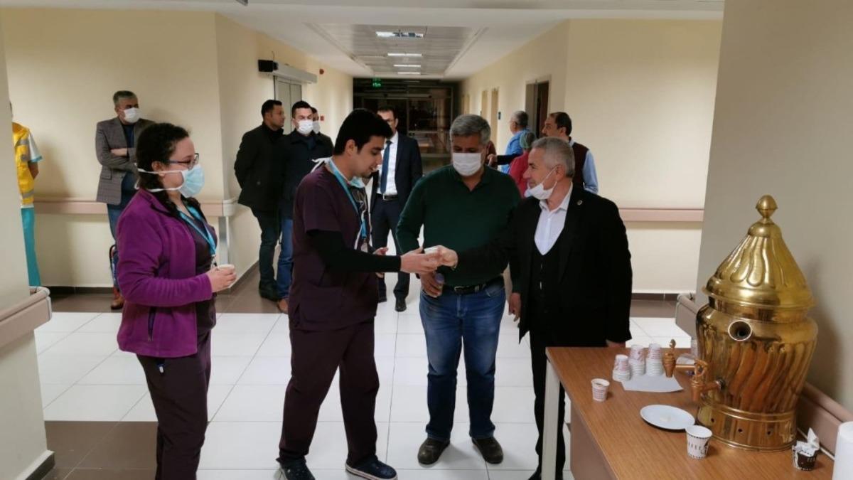 Sağlık &ccedil;alışanlarına moral i&ccedil;in "Bucak salebi" ikramı