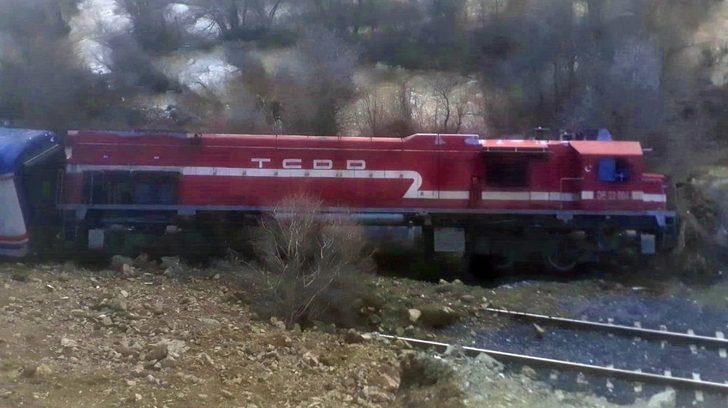 Elazığ'da faciadan dönüldü! Tren raydan çıktı G1