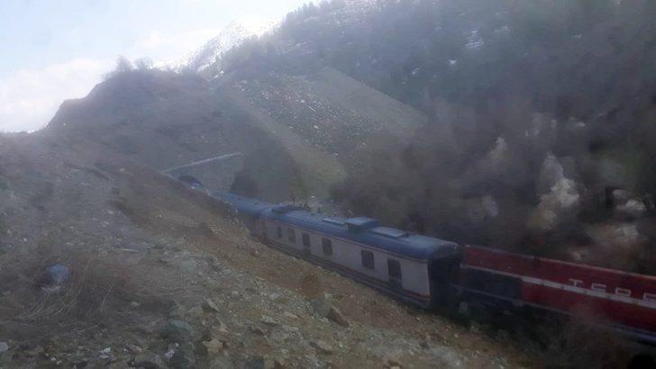 Elazığ'da faciadan dönüldü! Tren raydan çıktı G2