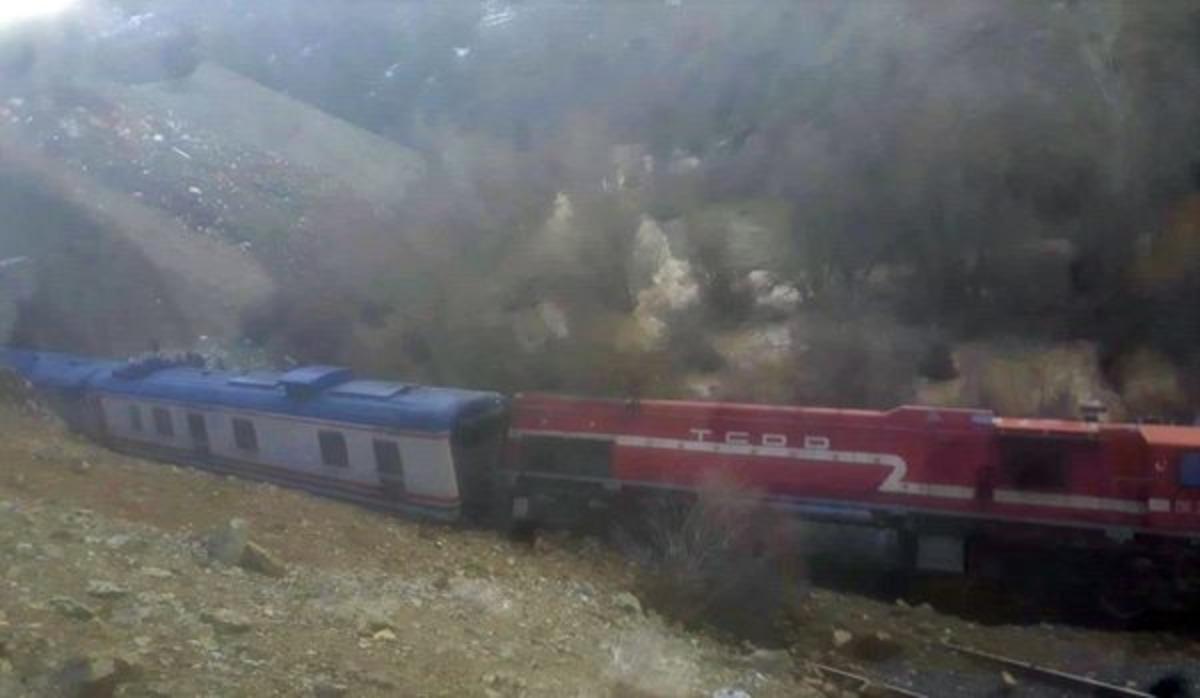 Elazığ'da faciadan d&ouml;n&uuml;ld&uuml;! Tren raydan &ccedil;ıktı