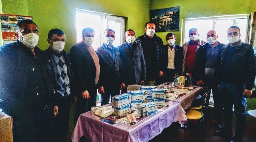 Daday&rsquo;da k&ouml;y muhtarlarına yaşlılara dağıtılmak &uuml;zere maske verildi