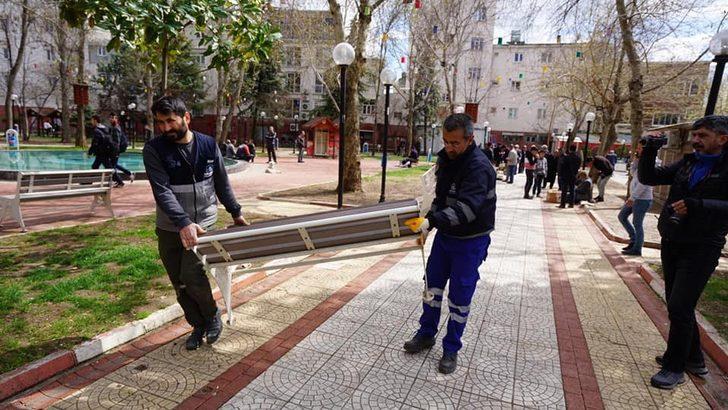 Adıyaman’da banklar sökülüyor G2