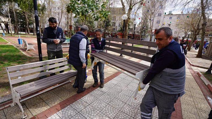 Adıyaman’da banklar sökülüyor G3