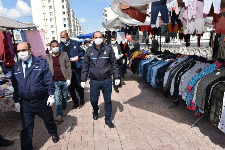 Korona virüsten korunmak için pazar esnafı ve vatandaşlara maske ve eldiven G4