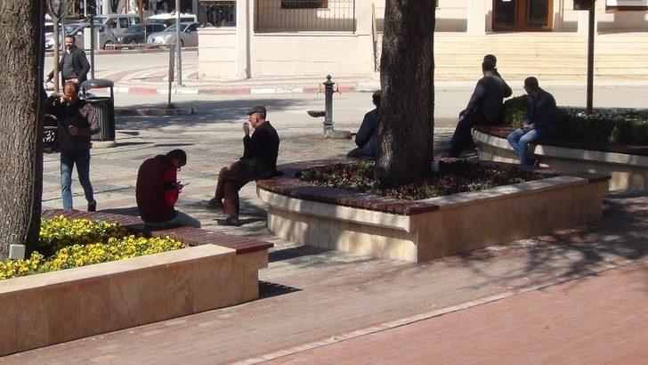 Oturma bankları şeritle kapatıldı! G1