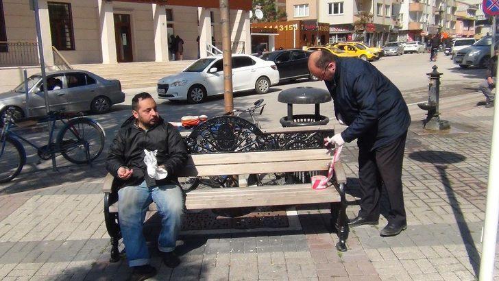 Oturma bankları şeritle kapatıldı! G3