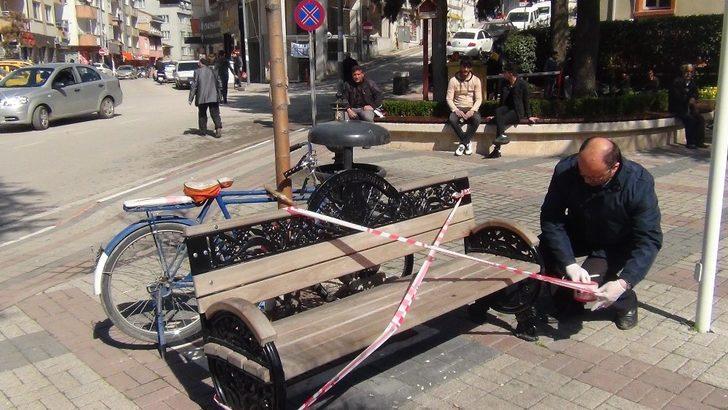 Oturma bankları şeritle kapatıldı! G4