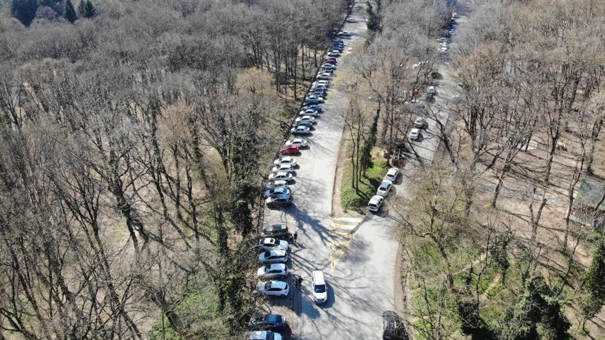 Koronavir&uuml;s uyarılarına aldırış etmeyen vatandaşlar Belgrad Ormanı&rsquo;na akın etti