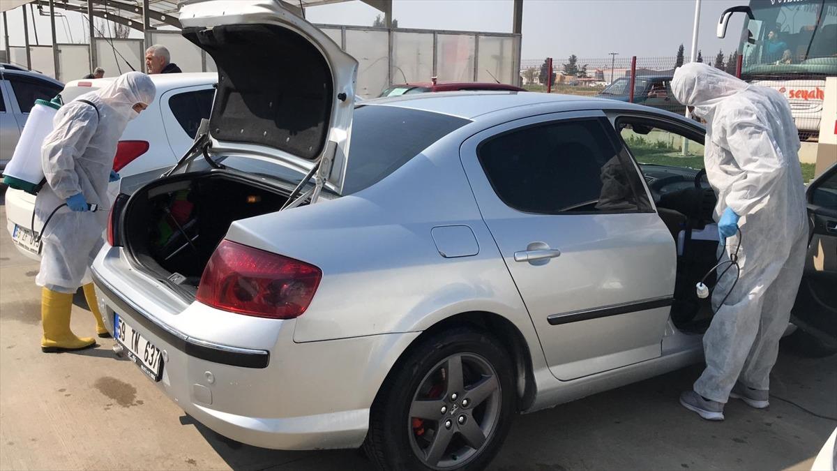 Tekirdağ'da bir akaryakıt istasyonu, ara&ccedil;ları &uuml;cretsiz dezenfekte ediyor