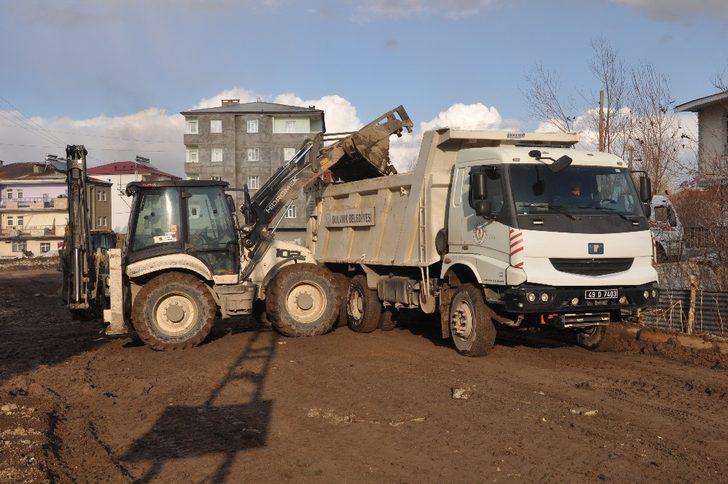 Bulanık Belediyesi bahar ayının gelmeyle birlikte yol yapım çalışması başladı G4