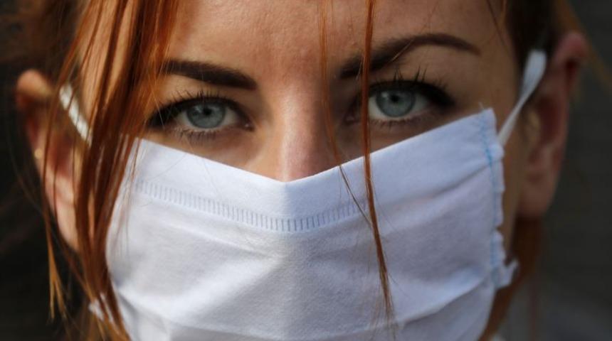 İngiltere&rsquo;de koronavir&uuml;s yasakları artıyor