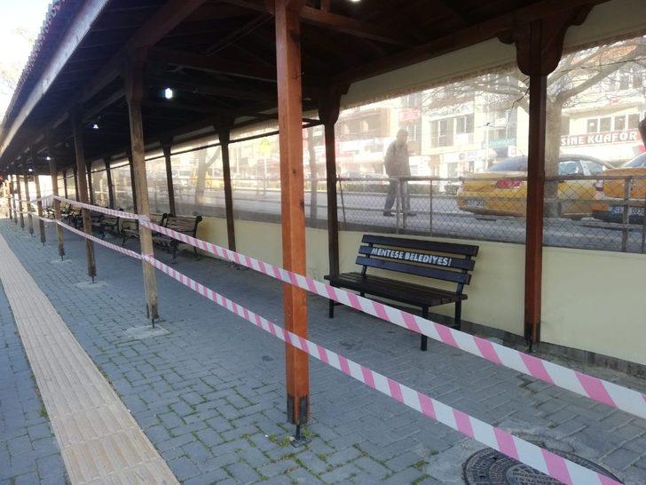 Menteşe’de banklara emniyet şeridi çekildi G2