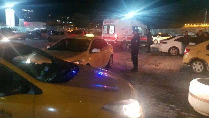 Hakkari’de taksiciler sağlıkçılara kornalı destek G2