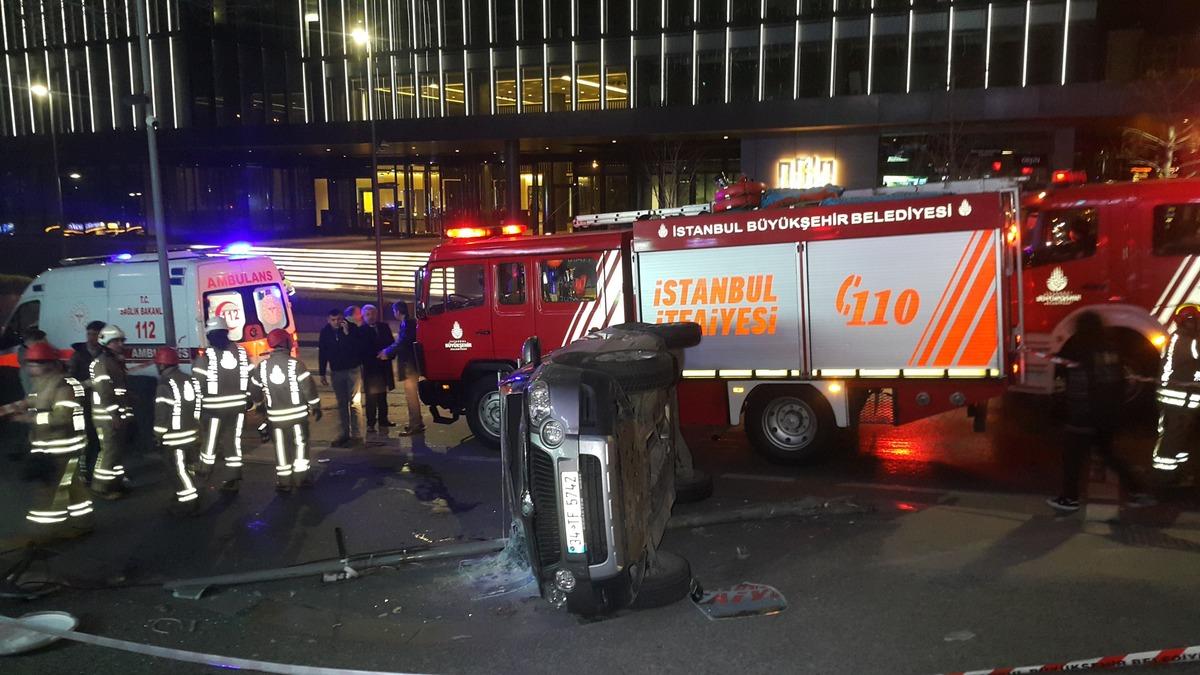 Sarıyer'de feci kaza! Kontrolden &ccedil;ıkan ara&ccedil; hurdaya d&ouml;nd&uuml;