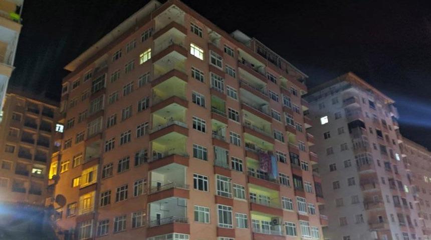 Rize'de 11 katlı binada faciadan d&ouml;n&uuml;ld&uuml;! Kolonları patladı