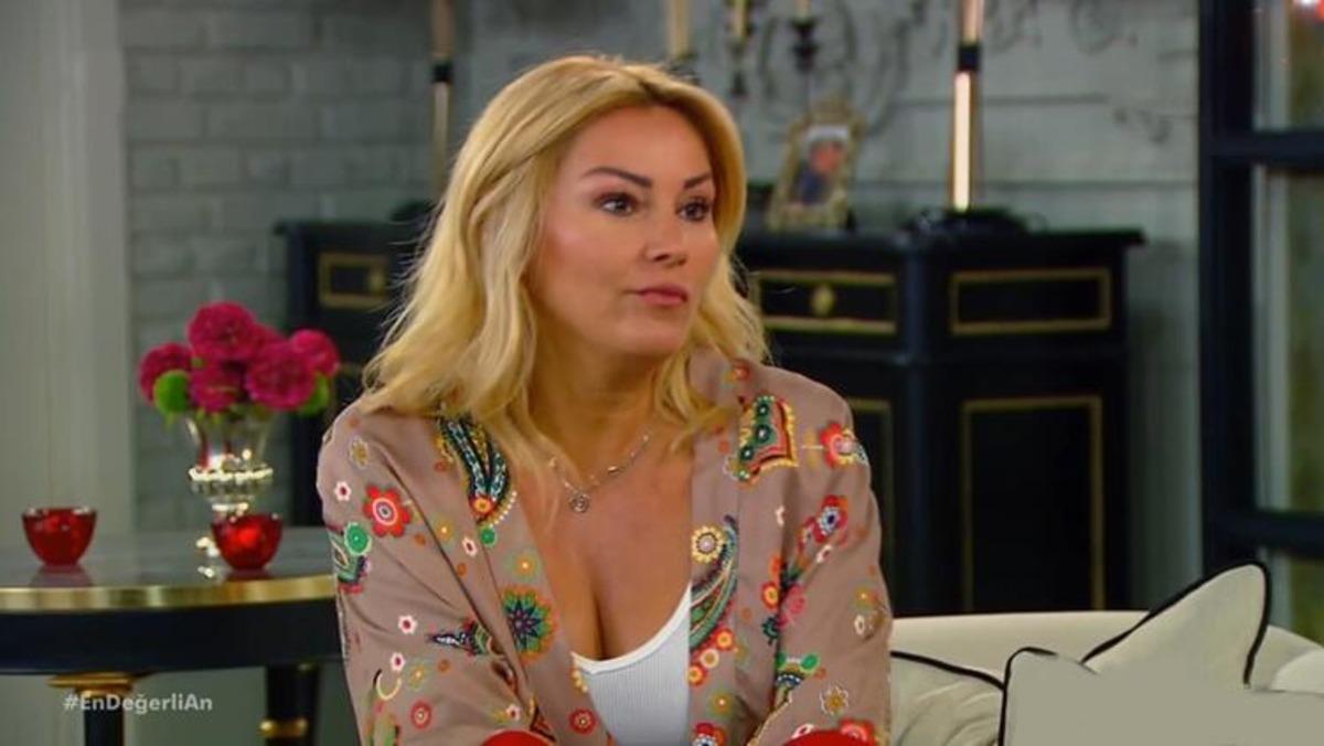 Pınar Altuğ takip&ccedil;ilerine &ouml;yle yanıtlar verdi ki... 'Ayıp olan ne?'