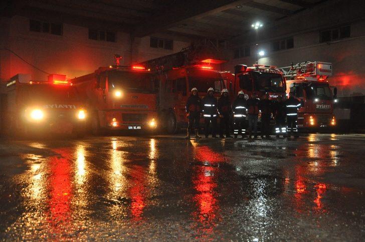 Yüksekova’daki itfaiyecilerden sağlık çalışanlarına alkışlı destek G3