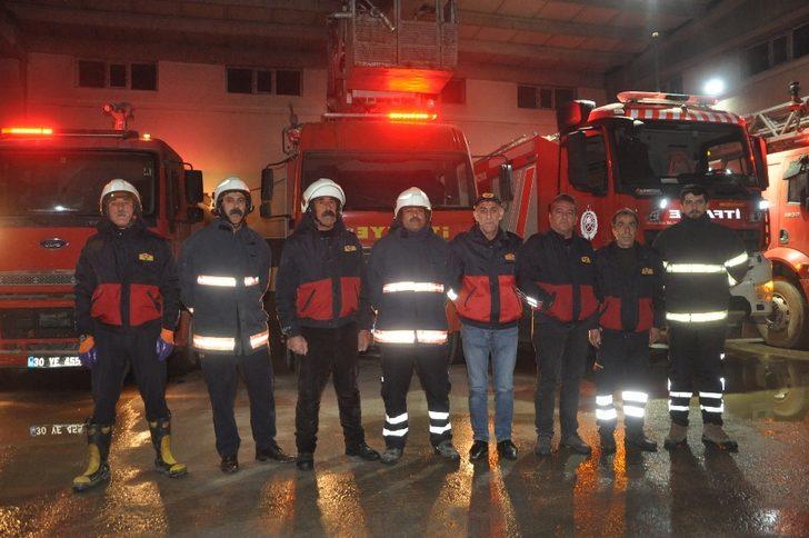 Yüksekova’daki itfaiyecilerden sağlık çalışanlarına alkışlı destek G4