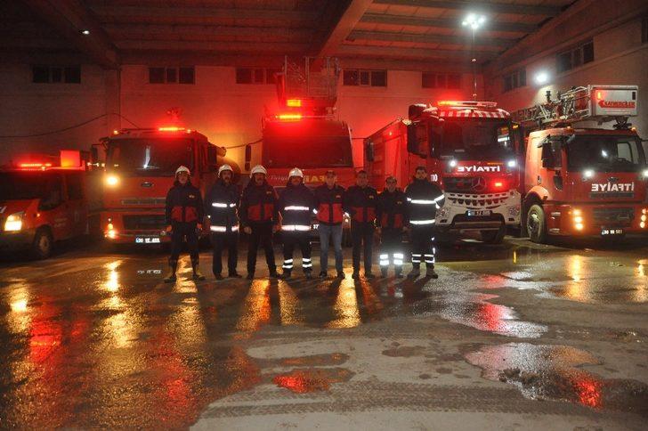 Yüksekova’daki itfaiyecilerden sağlık çalışanlarına alkışlı destek G5