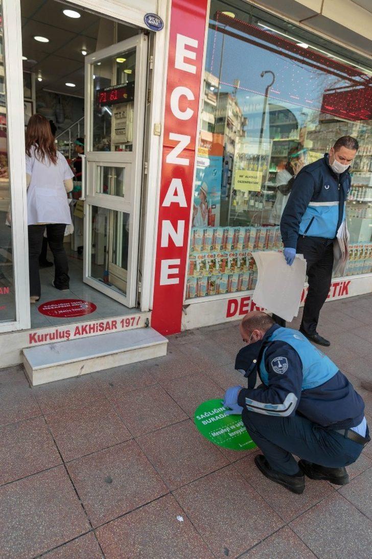 İzmir’de sosyal mesafe için zemin çıkartmaları devrede G4