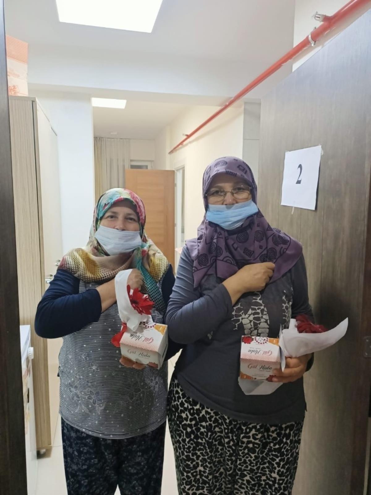 Karantinadaki umrecilere kandil simidi dağıtıldı