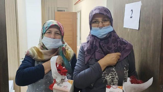 Karantinadaki umrecilere kandil simidi dağıtıldı