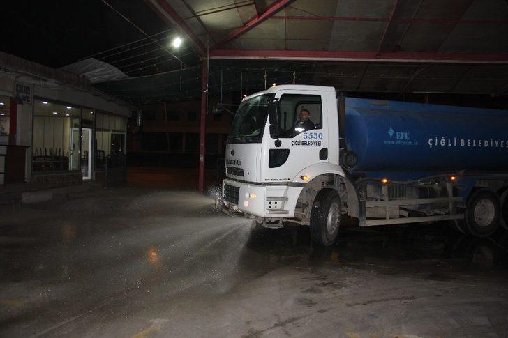 Çiğli’de zabıta ekiplerinden pazar yerlerine eldiven dağıtımı G2