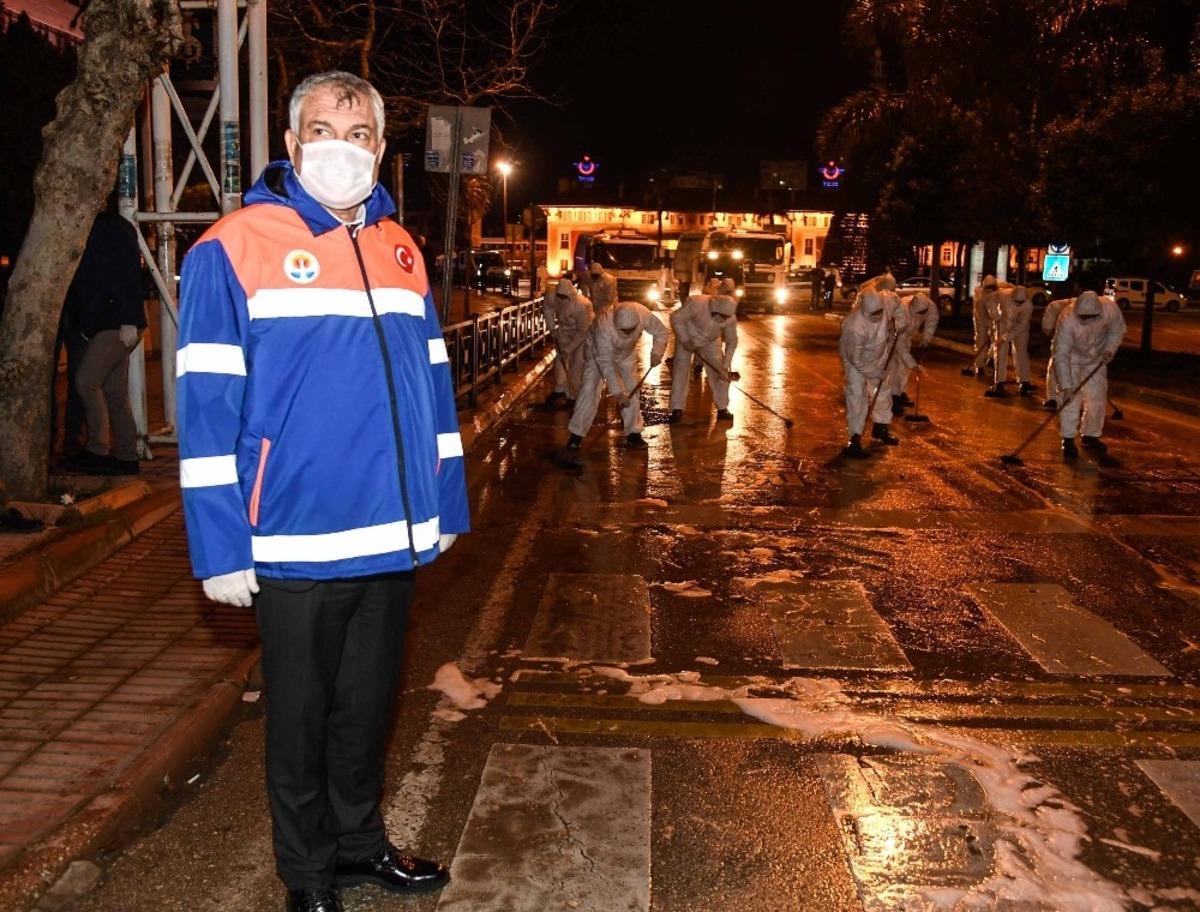 Karalar&rsquo;dan Adanalılara uyarı: "Korona&rsquo;ya delikanlılık yapmayalım&rdquo;