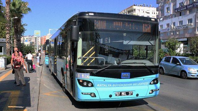 Yasaktan önce Antalya’da 65 yaş üstü vatandaşların yüzde 78’i otobüse binmeye devam etti