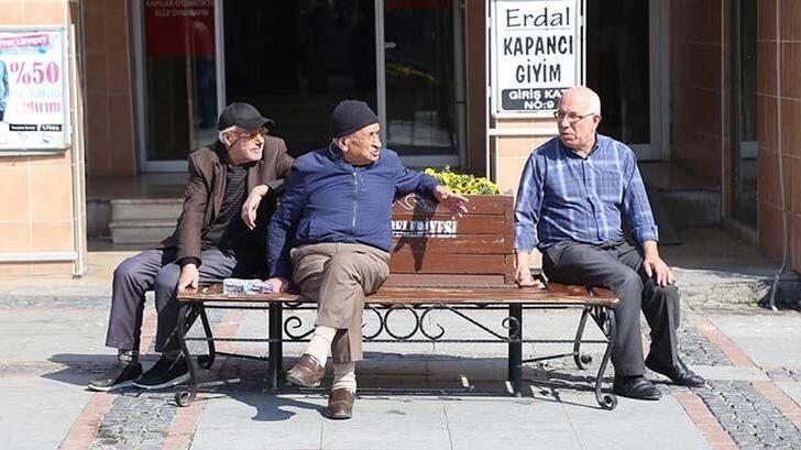 Sokağa çıkan 65 yaş üstü vatandaşa verilecek para cezası!