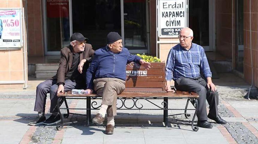 Sokağa &ccedil;ıkan 65 yaş &uuml;st&uuml; vatandaşa verilecek para cezası!