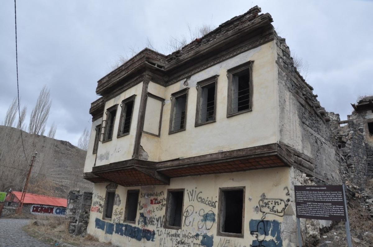 Tarihi Ahmet Tevfik Paşa Konağı&rsquo;nın son durumu i&ccedil;ler acısı!