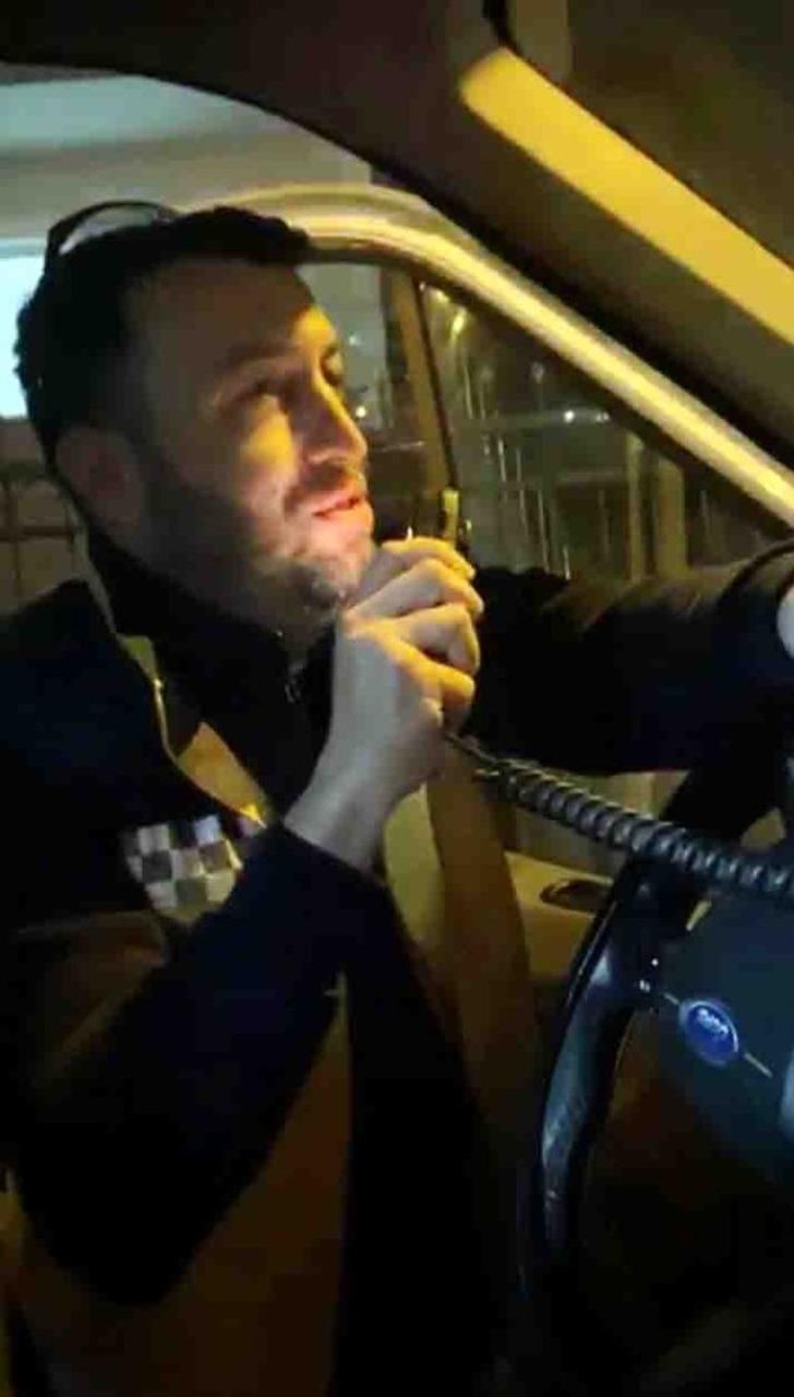 Ambulans şoföründen vatandaşa megafondan teşekkür G2